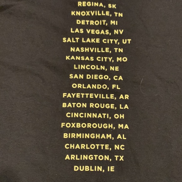 Garth Brooks Stadium tour tshirt - Picture 5 of 6